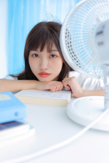 女士使用伸缩棒视频
